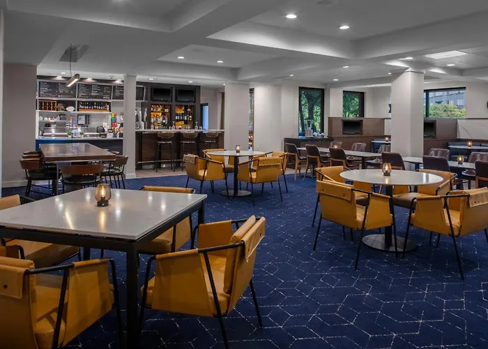 Best Hotels Close to Henrico Doctors Hospital